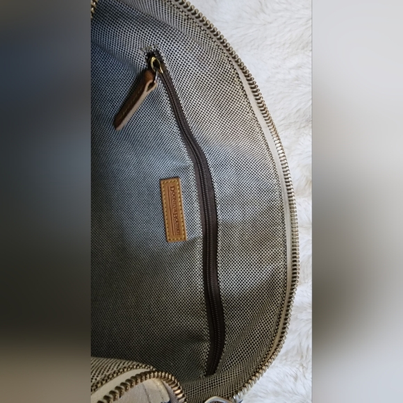Dooney & Bourke Vintage Crossbody /Shoulder  Bag with card Holder. - Picture 12 of 17